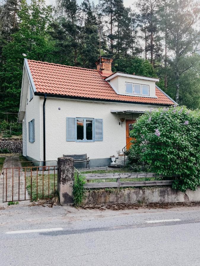 Charming House With Wood Stove Near Lake Virserum Exteriör bild