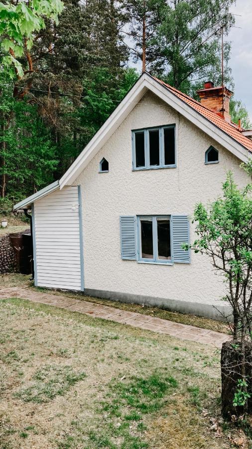 Charming House With Wood Stove Near Lake Virserum Exteriör bild