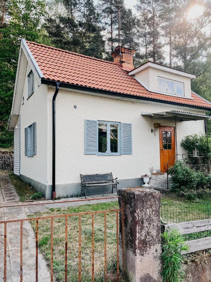 Charming House With Wood Stove Near Lake Virserum Exteriör bild