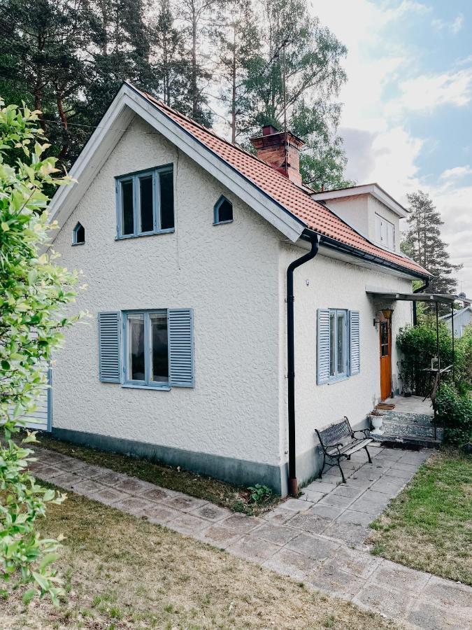 Charming House With Wood Stove Near Lake Virserum Exteriör bild