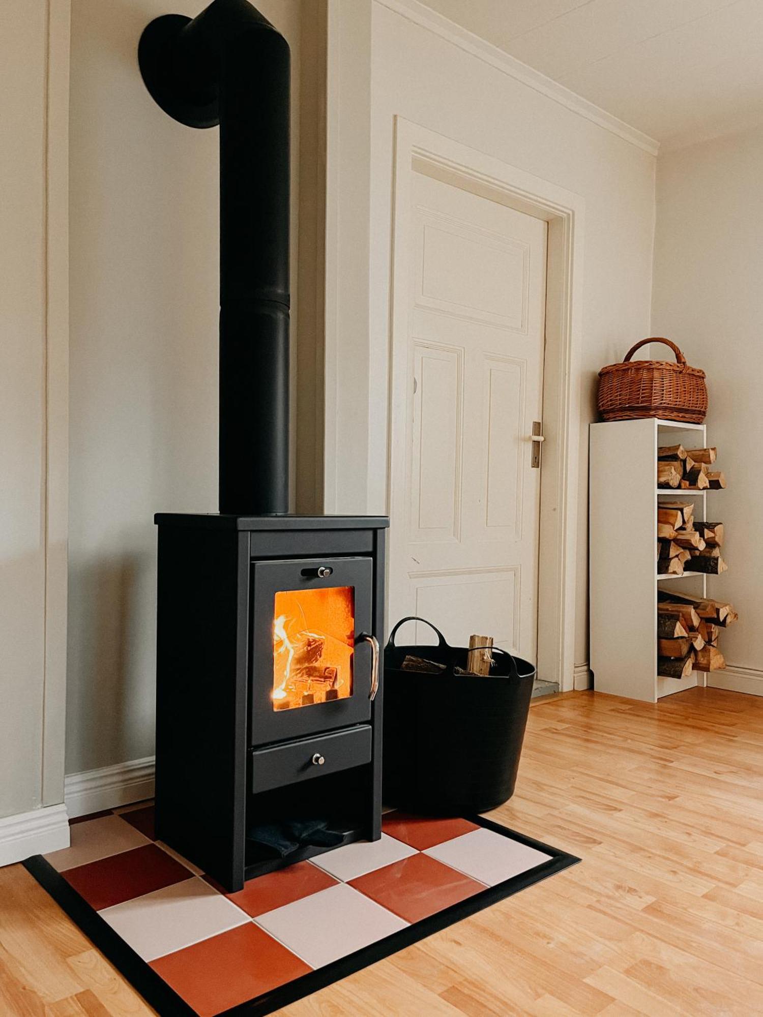 Charming House With Wood Stove Near Lake Virserum Exteriör bild